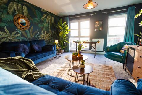 Top performing Airbnb: Luxury Celebrity House Walk to Etihad Coop Live in Manchester