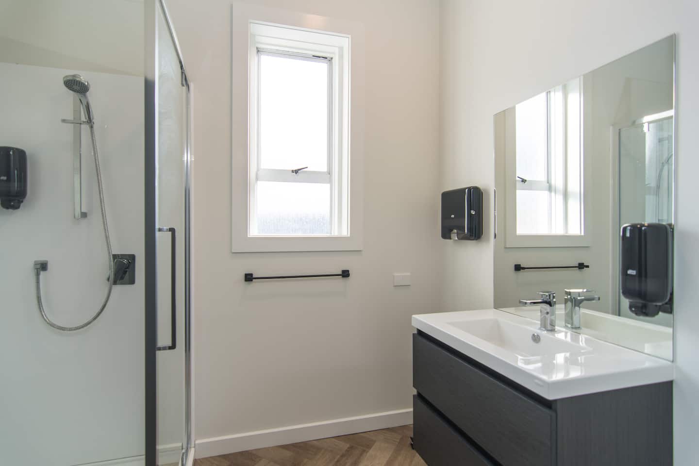 1 Bedroom Suite W/ Free Continental Breakfast 4