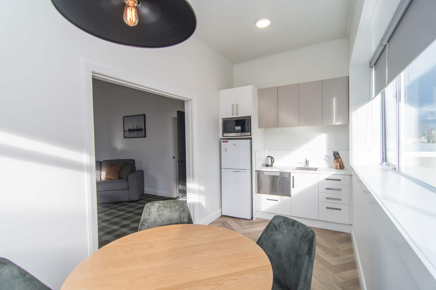 1 Bedroom Suite W/ Free Continental Breakfast 3