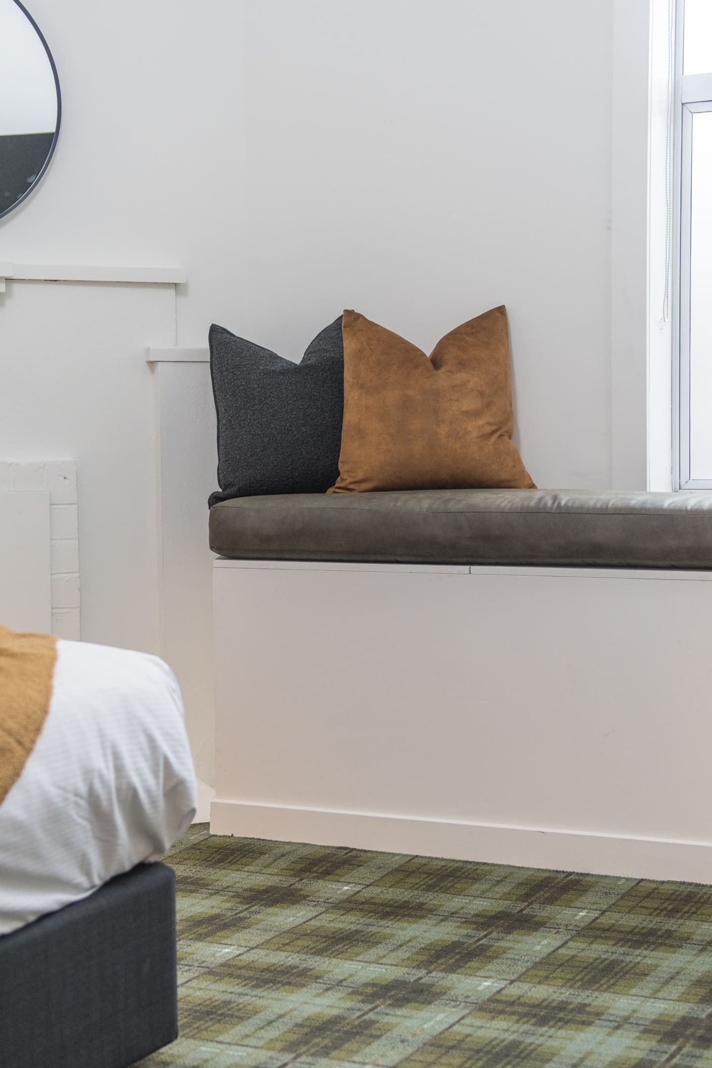 Deluxe Queen Ensuite & Free Continental Breakfast 2