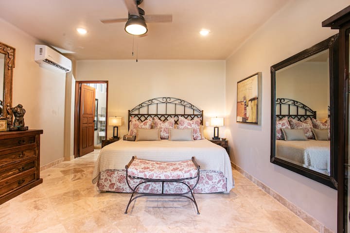 GLAVNA SPAVAĆA SOBA I ORMAR