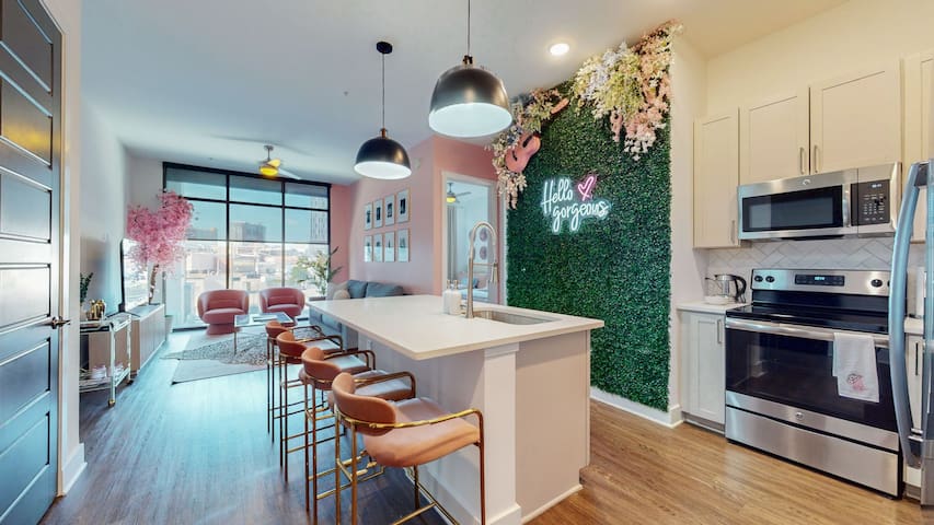 Ultimate Retreat! Glam Bar, Broadway, Heated Pool.