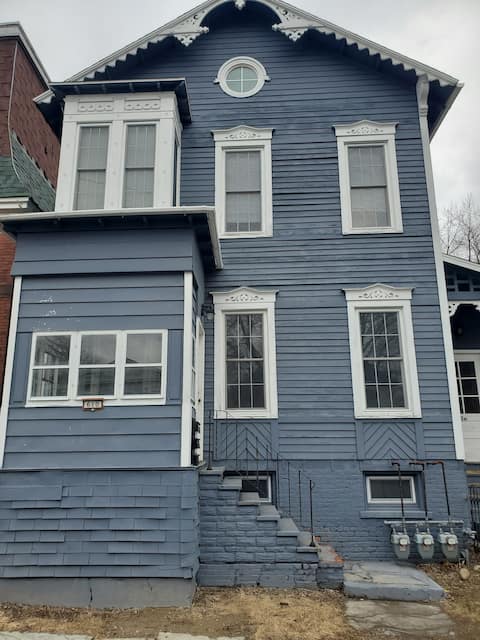 Huge 3 bedroom in historic area