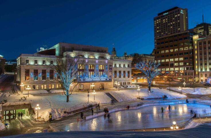 Peaceful, City Center, Parking gallery image 4