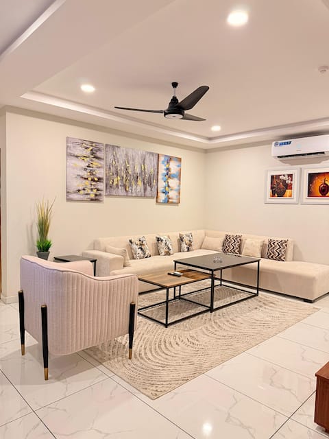 The Royale -1BHK | Self Check-in | Couple Friendly