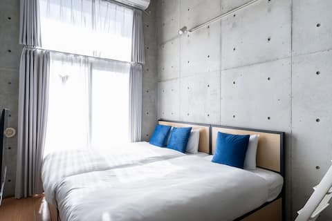 4-minute walk from Kyobashi Station / Access to multiple train lines / Ideal base for sightseeing an
