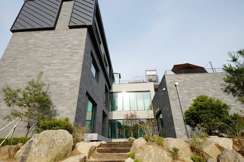 Heterotopia Pension (Luxury Large Private Pool Villa)