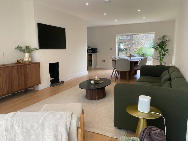 5 bedroom-20mins to citycentre by car-free parking