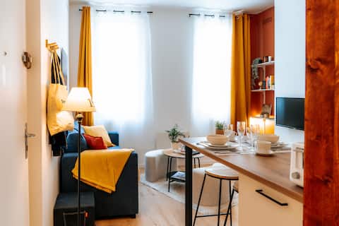 Successful Airbnb property: Colorful & Cozy apartment • Ideally located in Bonhoure / Guilheméry / Château De L'hers / Limayrac / Côte Pavée