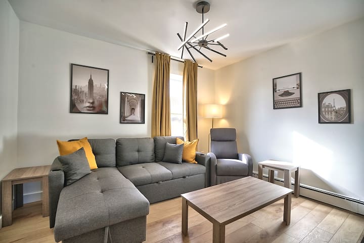 Sherby Lux: Central, Parking, Renovated, Sleeps 6 - Sherbrooke