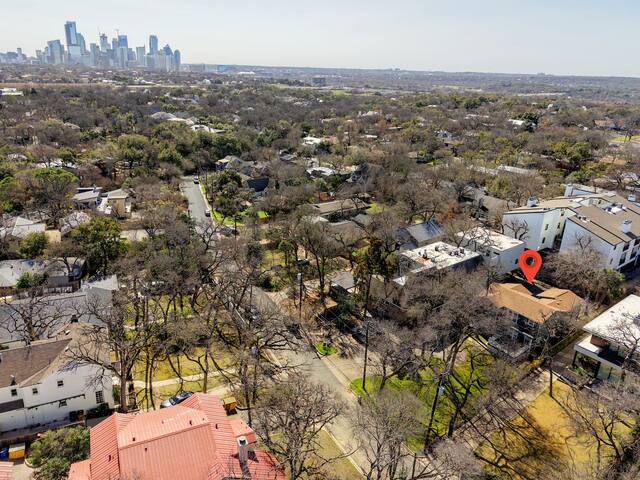 Tarrytown | 6BR | 2 Duplexes | Near DT&UT |Arcade gallery image 4