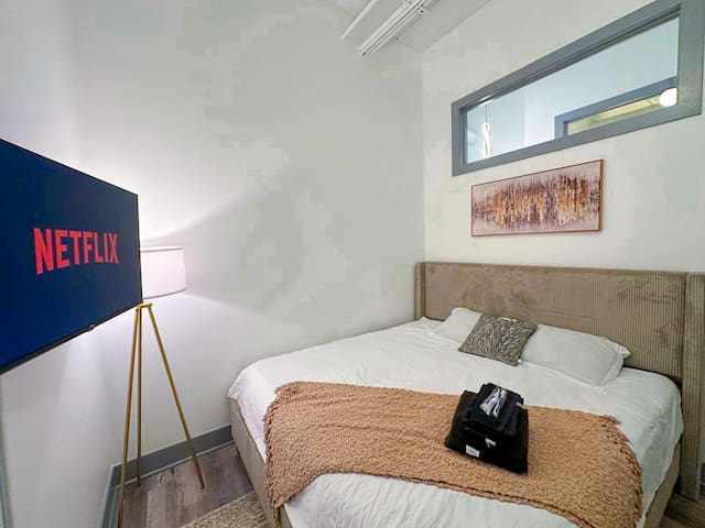 Spacious 6BR Suite Near McCormick & Soldier Field gallery image 2