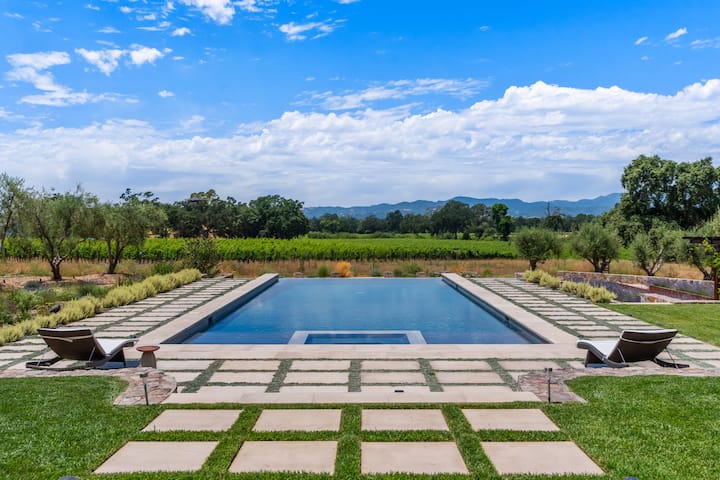 Gorgeous 3.5 acre estate in Napa
