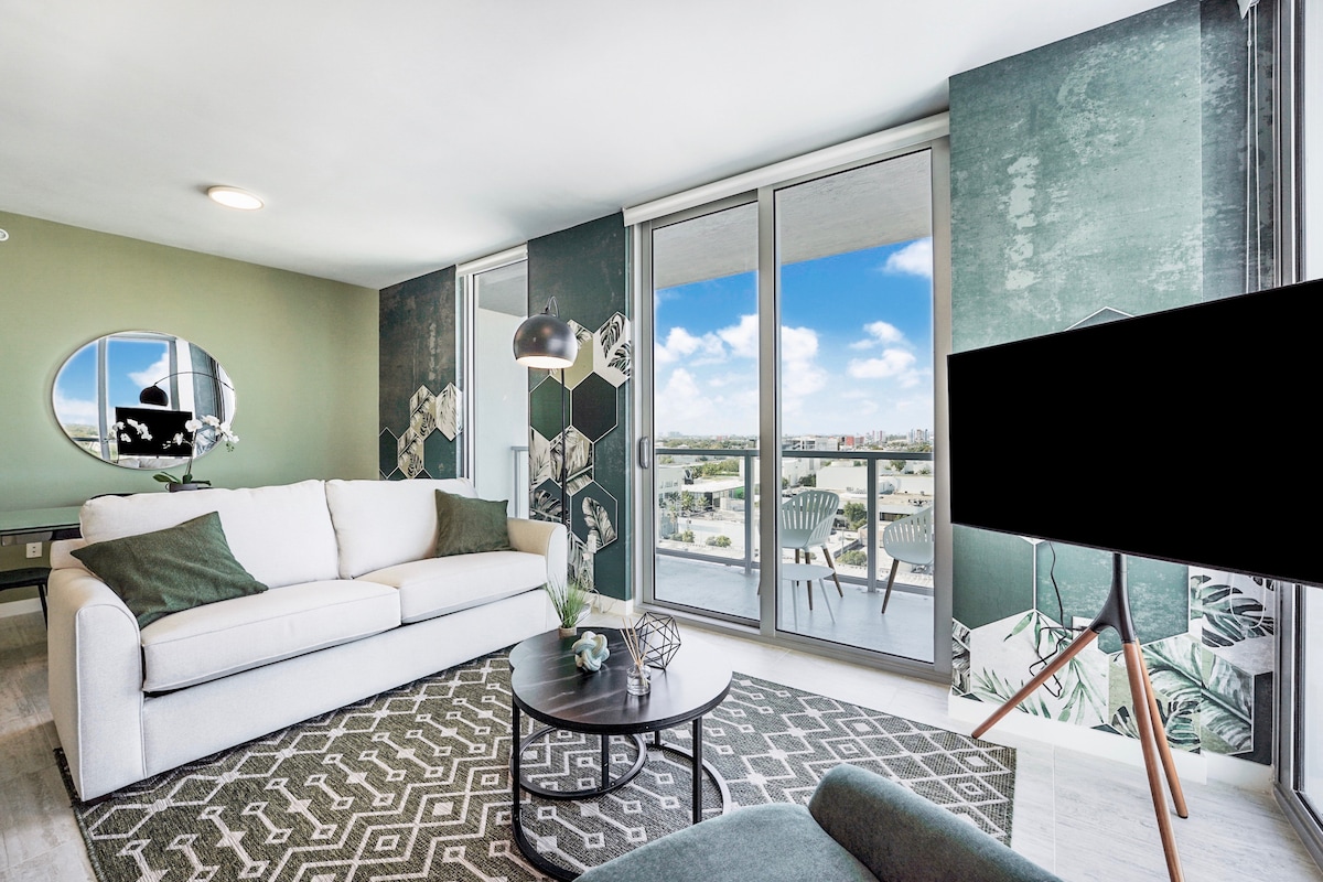 Popular Airbnb listing: Steps from Design District, City Views, Pool, Gym in Baypoint