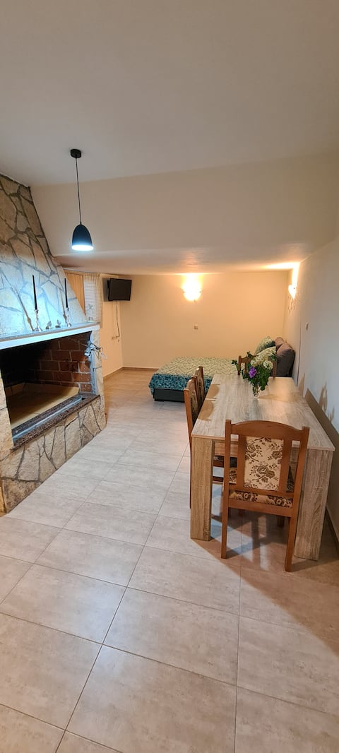 country studio apartment Latinka