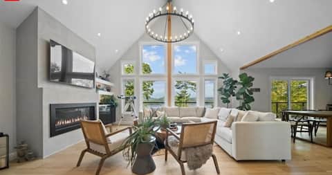 Popular Airbnb listing: Calabogie Retreat on Norcan Lake in North Frontenac