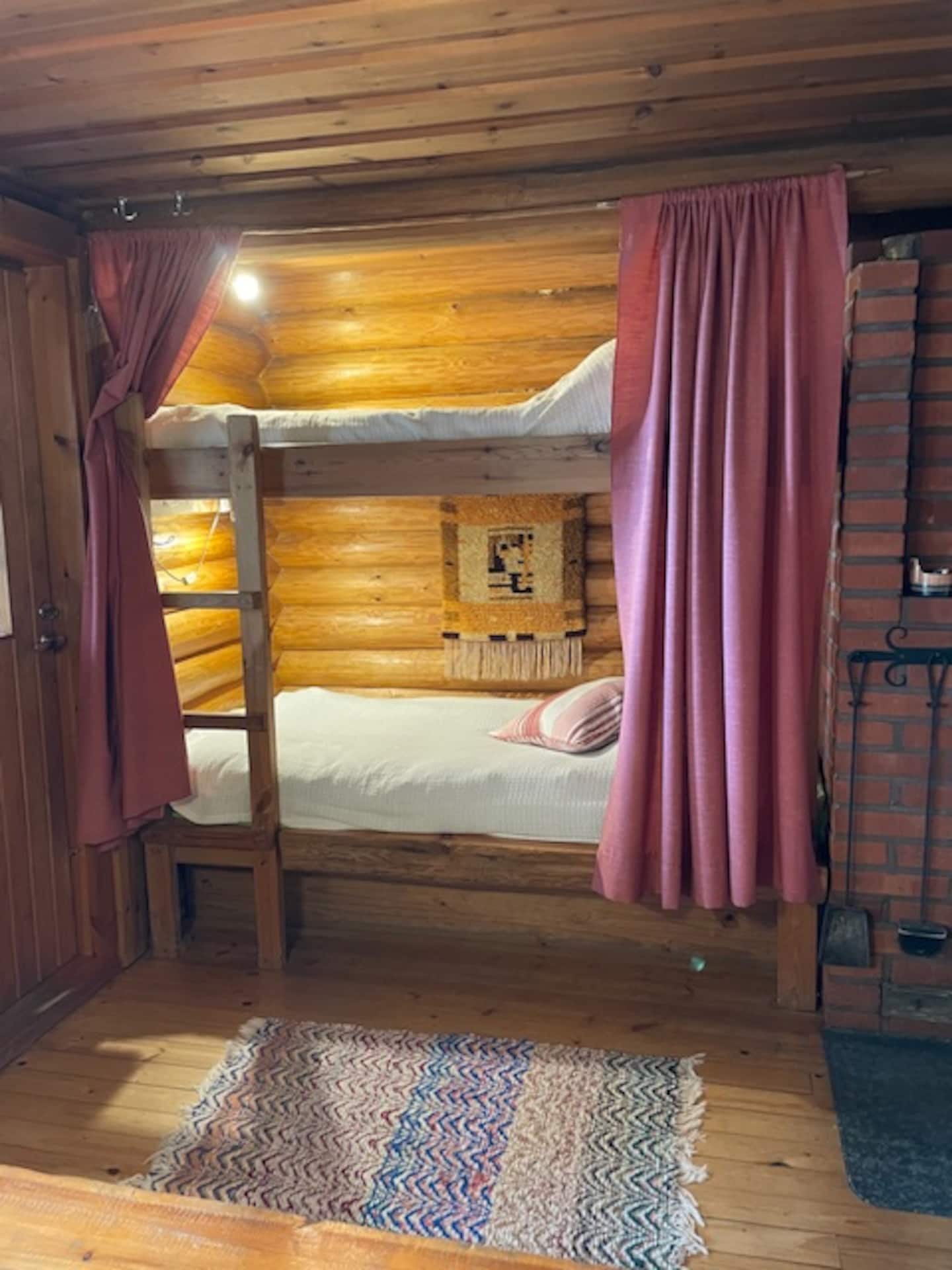 Hirsimökki Ison Järven Rannalla 3