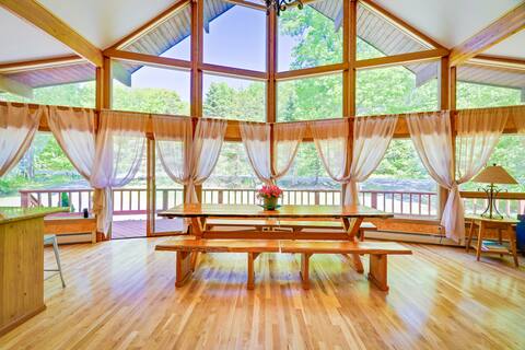 Pocono Chalet~Sauna~Firepit~2 Fireplaces~Game Room