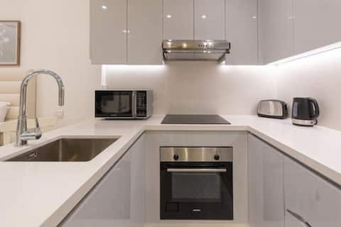 Successful Airbnb property: Stylish Studio: 5-min Walk to Mall & Burj Khalifa in Dubai
