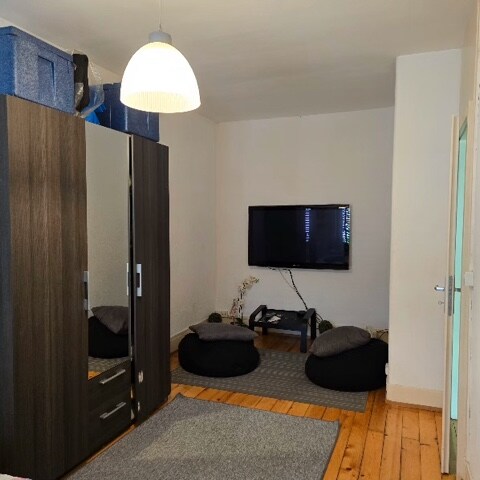 Top Airbnb: Downtown apartment in Jonction