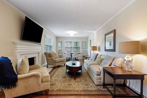 Popular Airbnb listing: Cedar Cottage in Guntersville