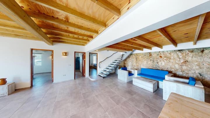 Villa Coral Cliff Oceanview- Pool, Wifi, Sleeps 10 - Curaçao
