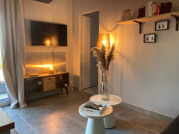 จอแบนติดผนังและ 4Gbox