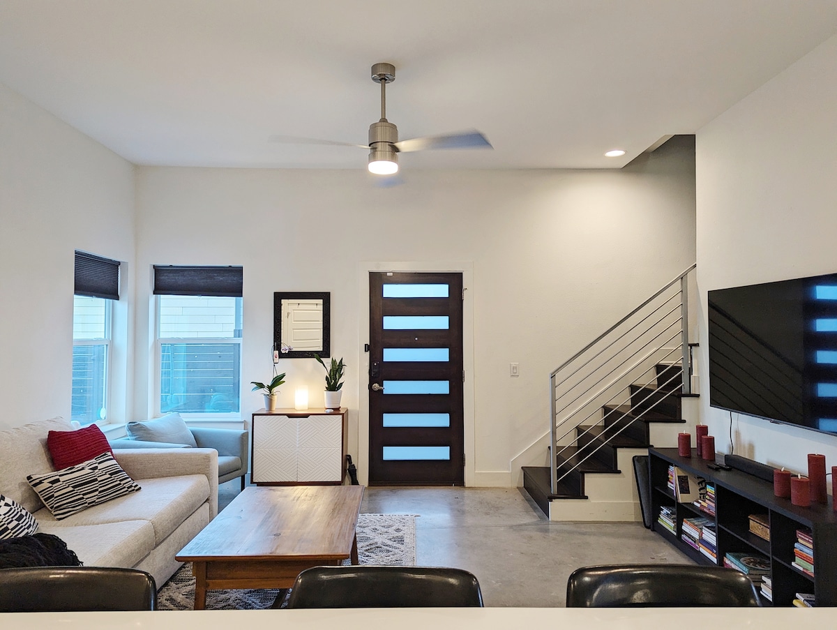 Popular Airbnb listing: Pet-Friendly ATX International House in St. Johns