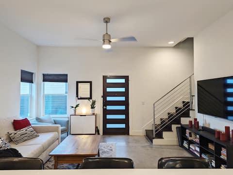 Popular Airbnb listing: Pet-Friendly ATX International House in St. Johns