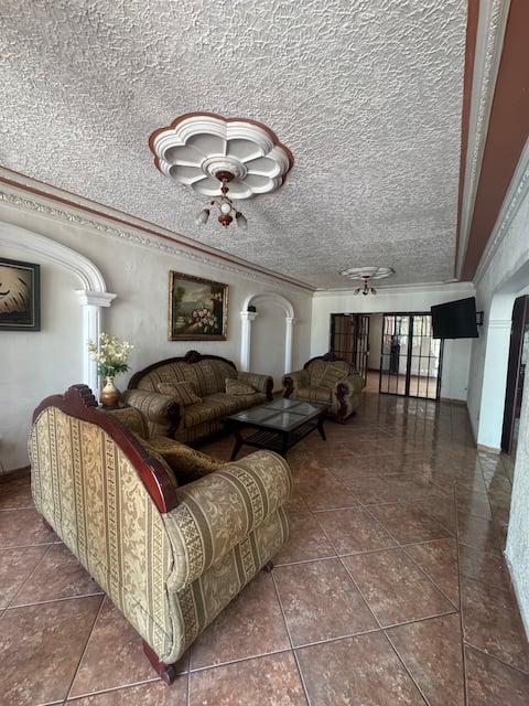 Up to 19 people!
With double garage and barbecue.