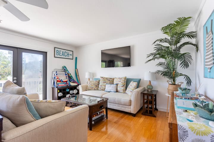 75" Tv • Ac • Coffee - St. Petersburg, FL