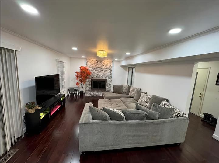 4 Bed Single Family Home In Springfield, Va - Burke