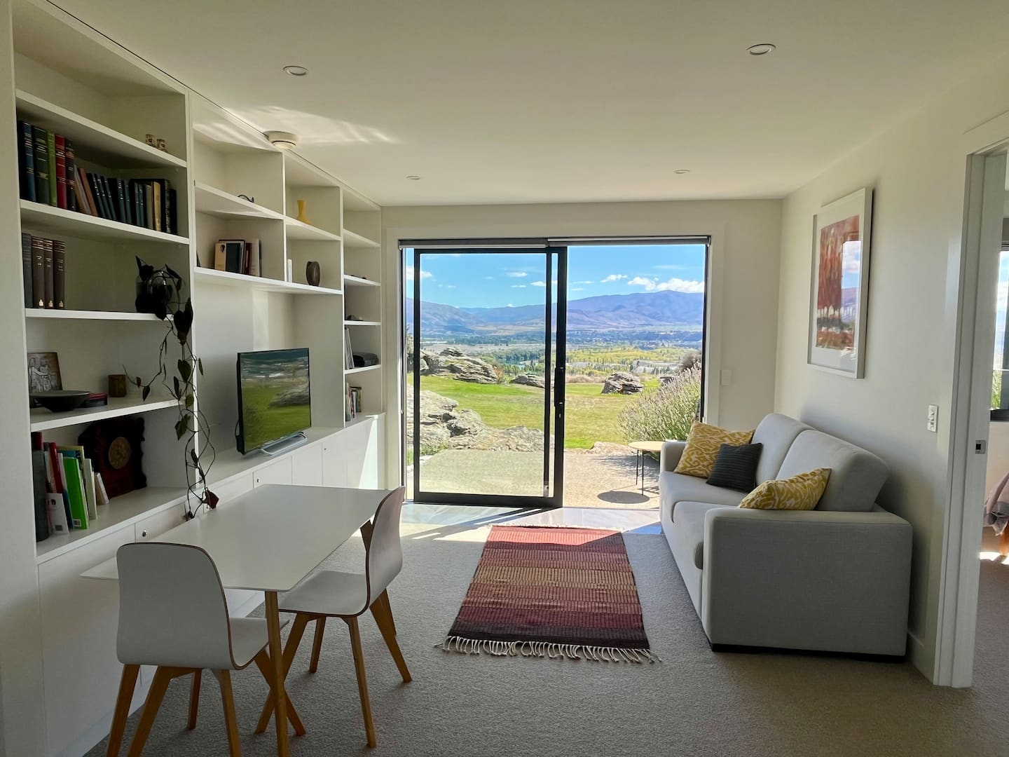 Mountain And River View Retreat 2