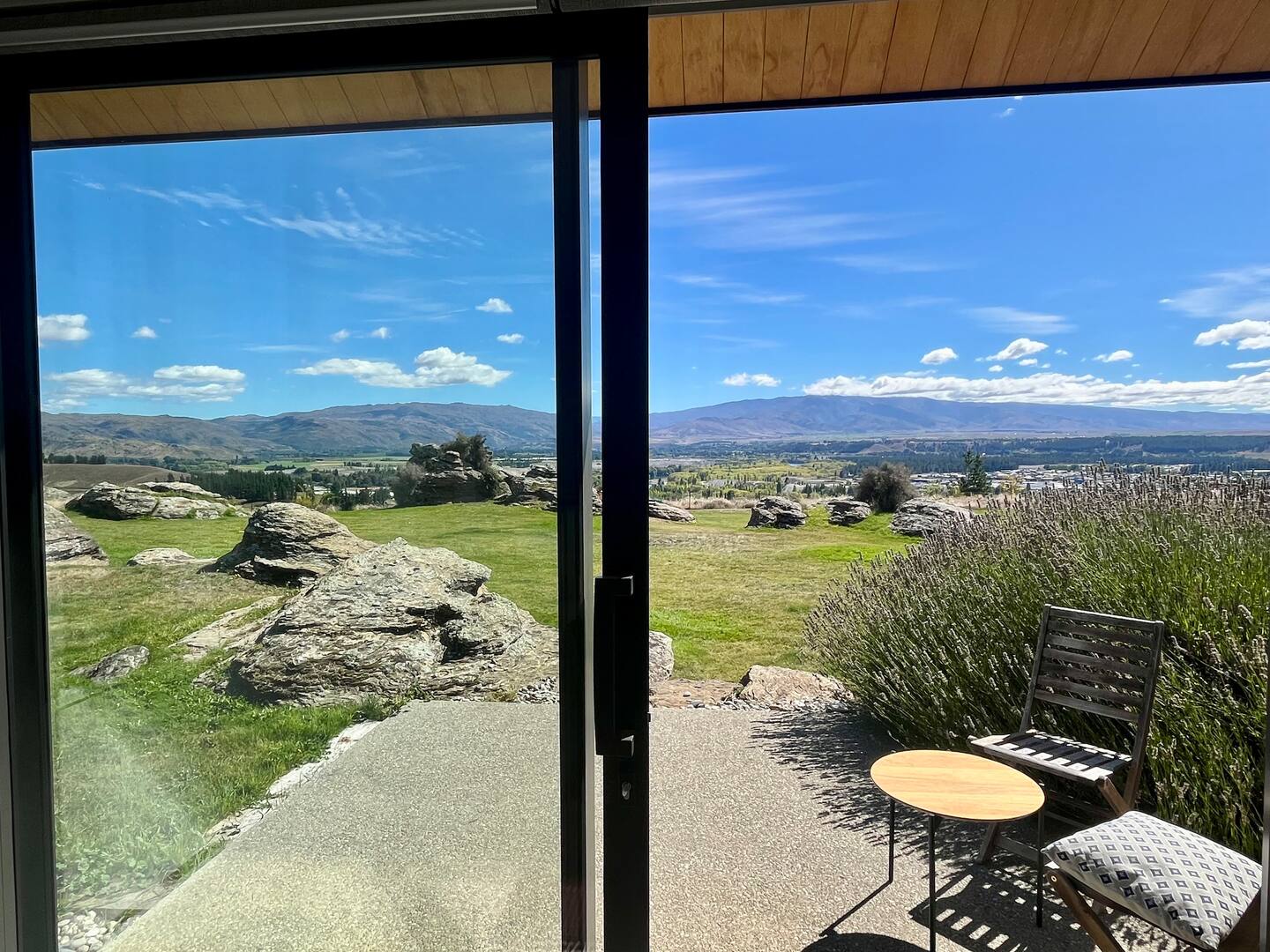 Mountain And River View Retreat 5