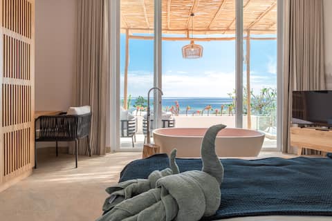 Escape to Paradise in Oceanfront Villa Kandy II