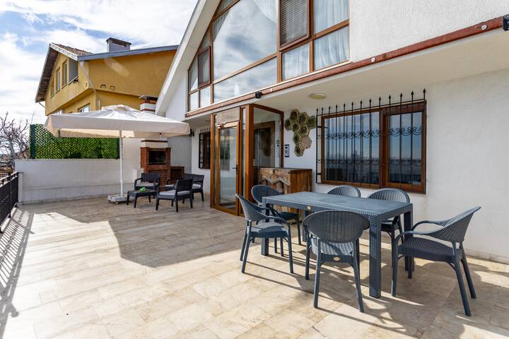 Viewpoint Villa : Views | Garden | BBQ | Piano |AC gallery image 2