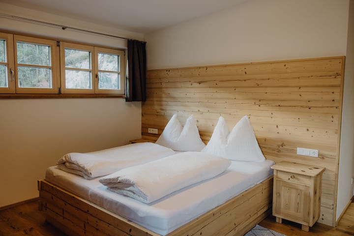 Habitación 2 
con cama doble y balcón