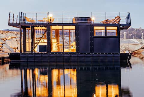 Houseboat - Sleeping on the water