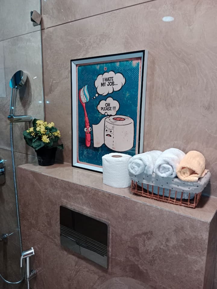 Full bathroom 2 image 1
