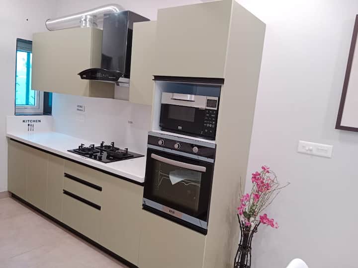 Full kitchen image 1