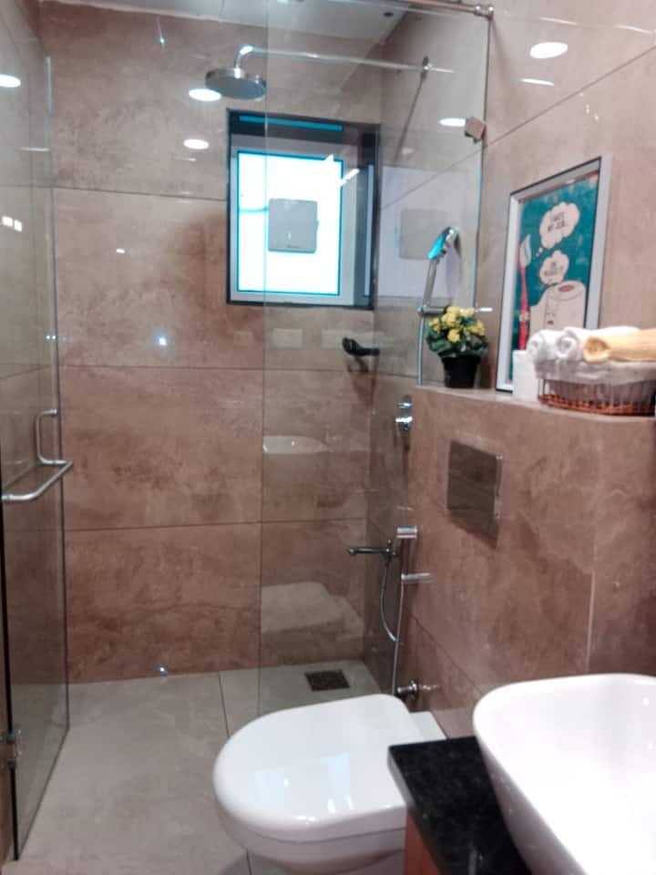 Full bathroom 3 image 1