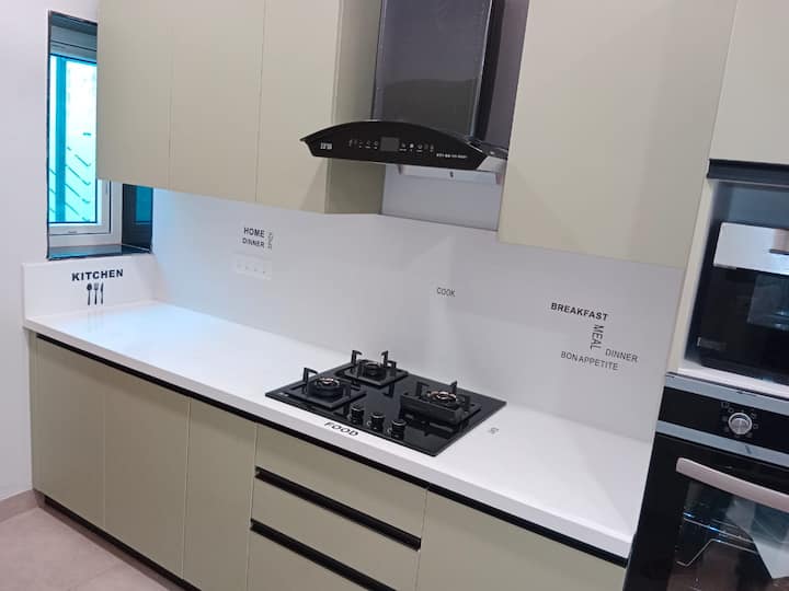 Full kitchen image 2