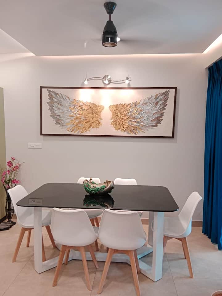 Dining area image 1