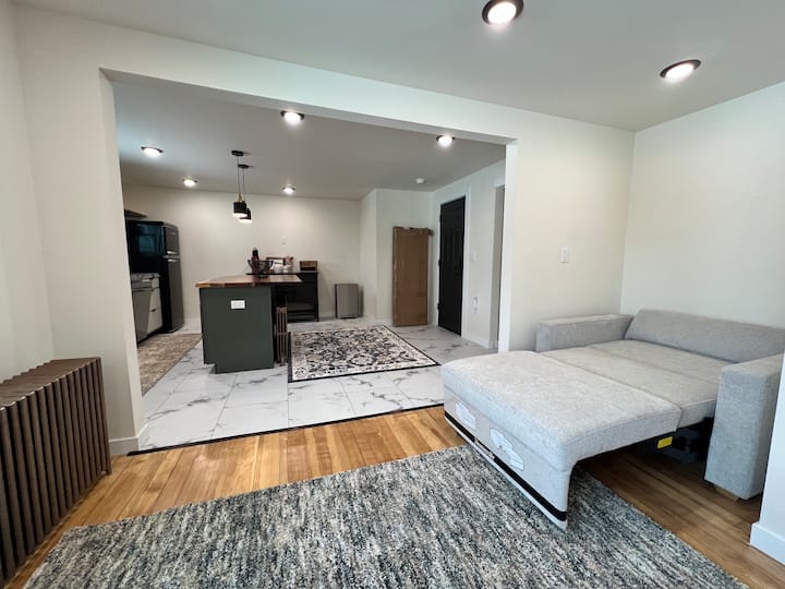 Mid-luxury King Aurora Studio Downtown - フェアバンクス, AK