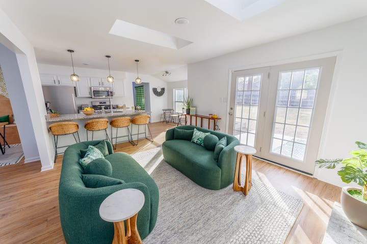 Gameroom, Firepit, Huge Yard | 9 Mins To Downtown - Savannah