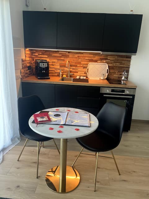 Top performing Airbnb: Romantic retreat with spa and hanging net, Thoiry in Yvelines