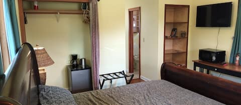 Successful Airbnb property: Barefoot Bungalow: Separate Guesthouse in Hawaiian Paradise Park