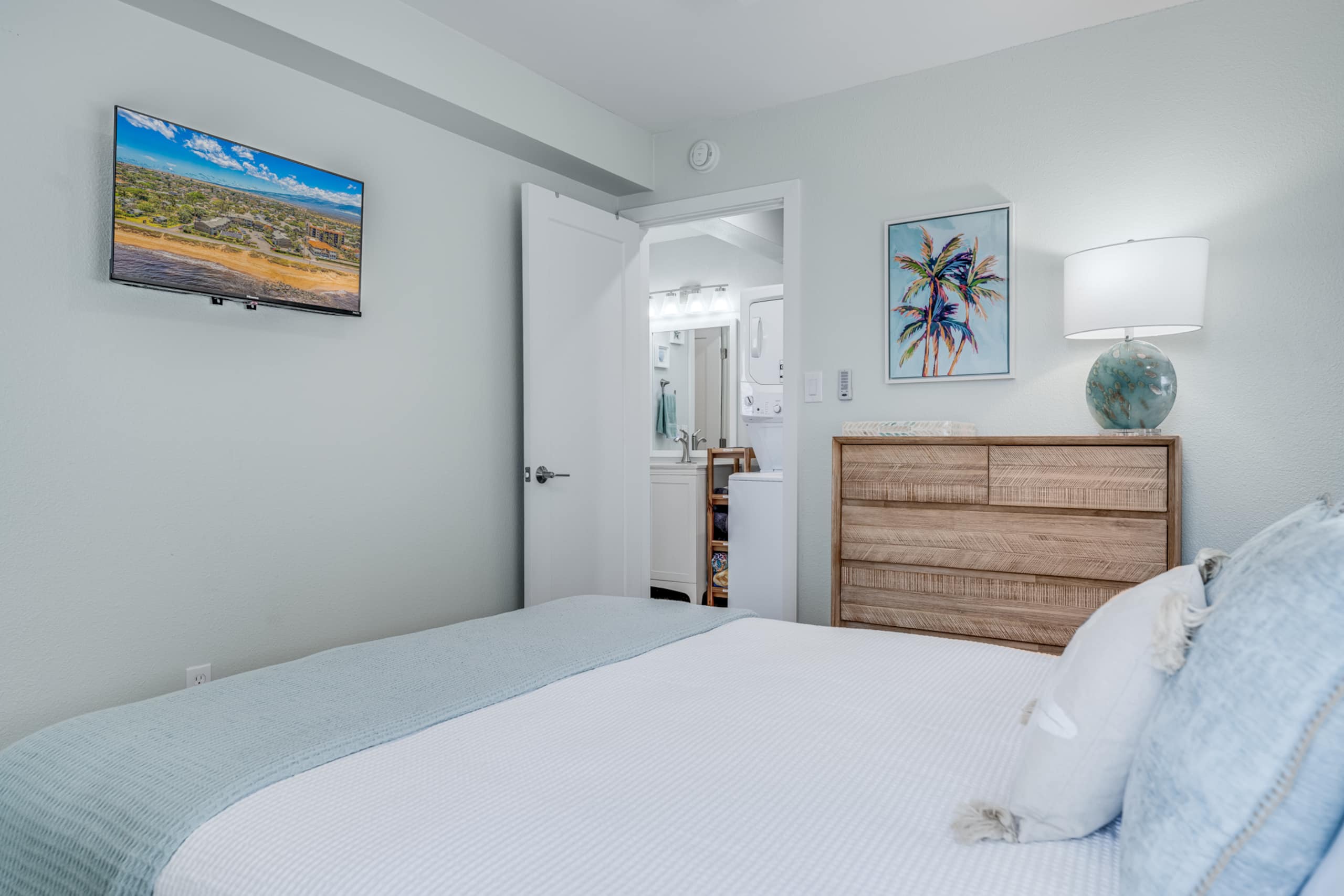 Modern Oceanview! AC, Beach, Pool, Hot Tub! - Image 19