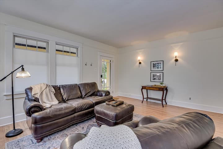 Charming 3bd/2ba Historic Bungalow - Private Pool! - A House, Augusta