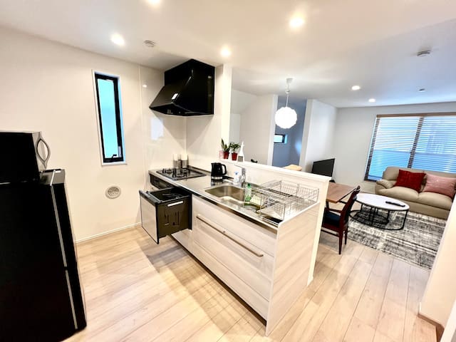 【新築大型一戸建て貸切】都心新宿！複数路線徒歩5分。渋谷、池袋、浅草、銀座など観光＆アクセス抜群